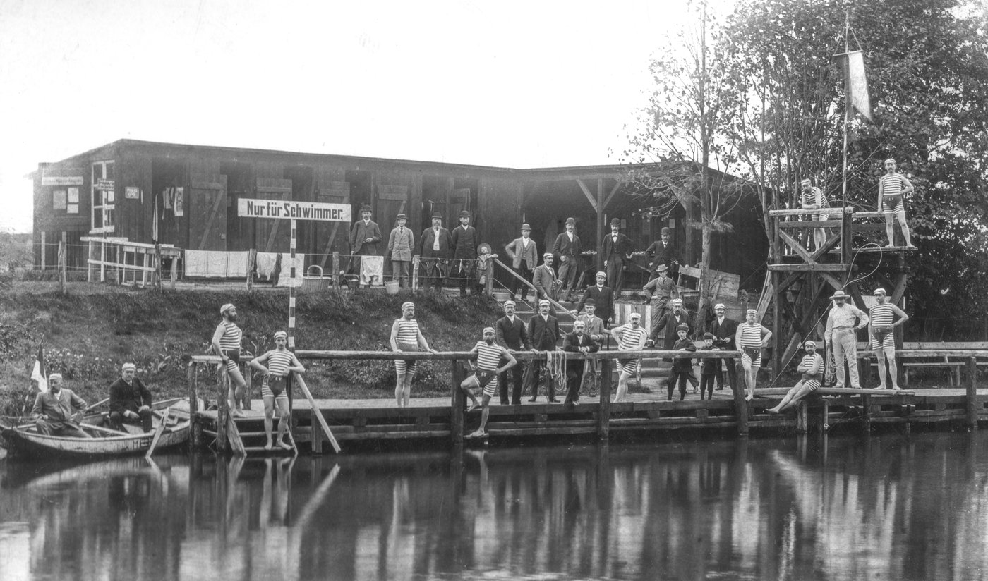 Haus am Fluss, historische Aufnahme 1893
